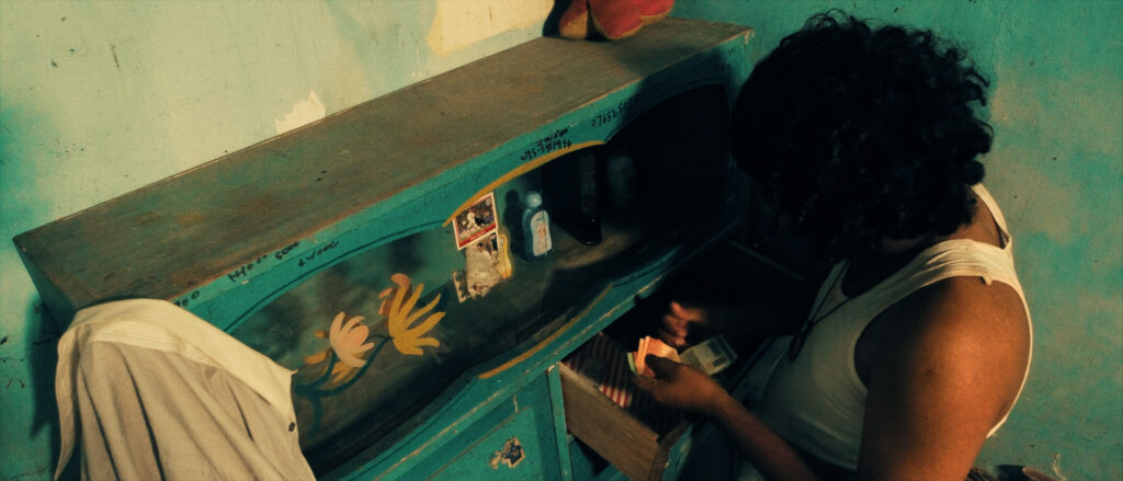 main.00 06 34 11.still005